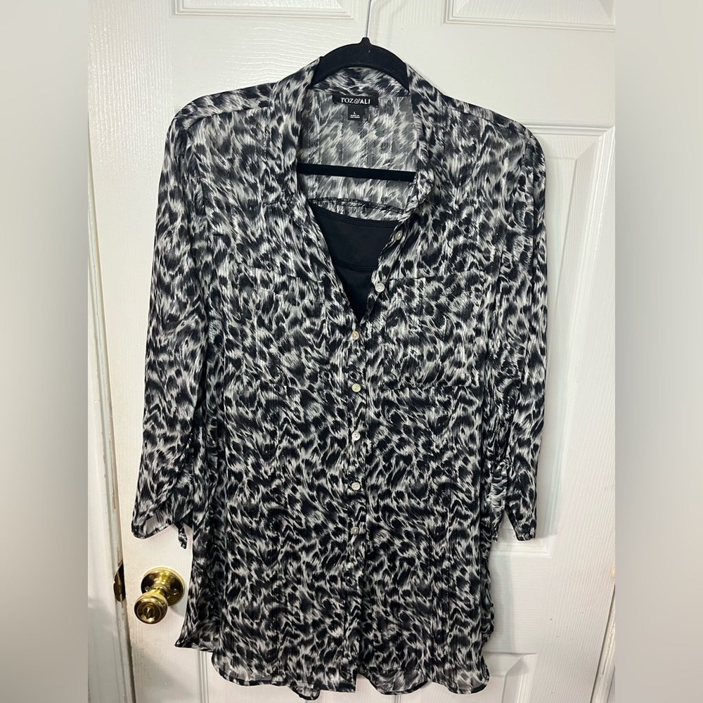 Black and White Women's blouse